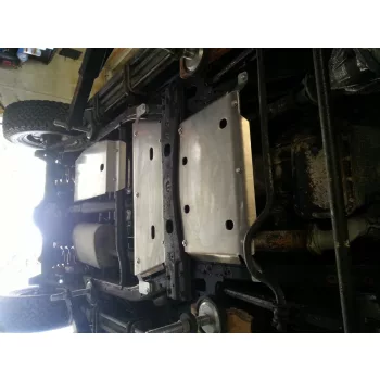   F4x4 Set capac din aluminiu Set 3 piese protejează Nissan Patrol Y61 (pentru bara de protecție originală, cutie de viteze manuală)