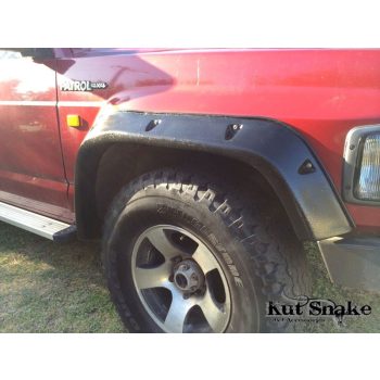   Evazări din plastic Kut Snake pentru Nissan Patrol Y60 pereche față