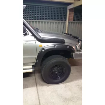   Evazări din plastic Kut Snake pentru Toyota Hilux 167 1996-2004 95mm