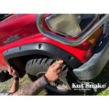   Evazări din plastic Kut Snake pentru Toyota Land Cruiser  LJ 77 78 KZJ 78 (5 uși )1990->